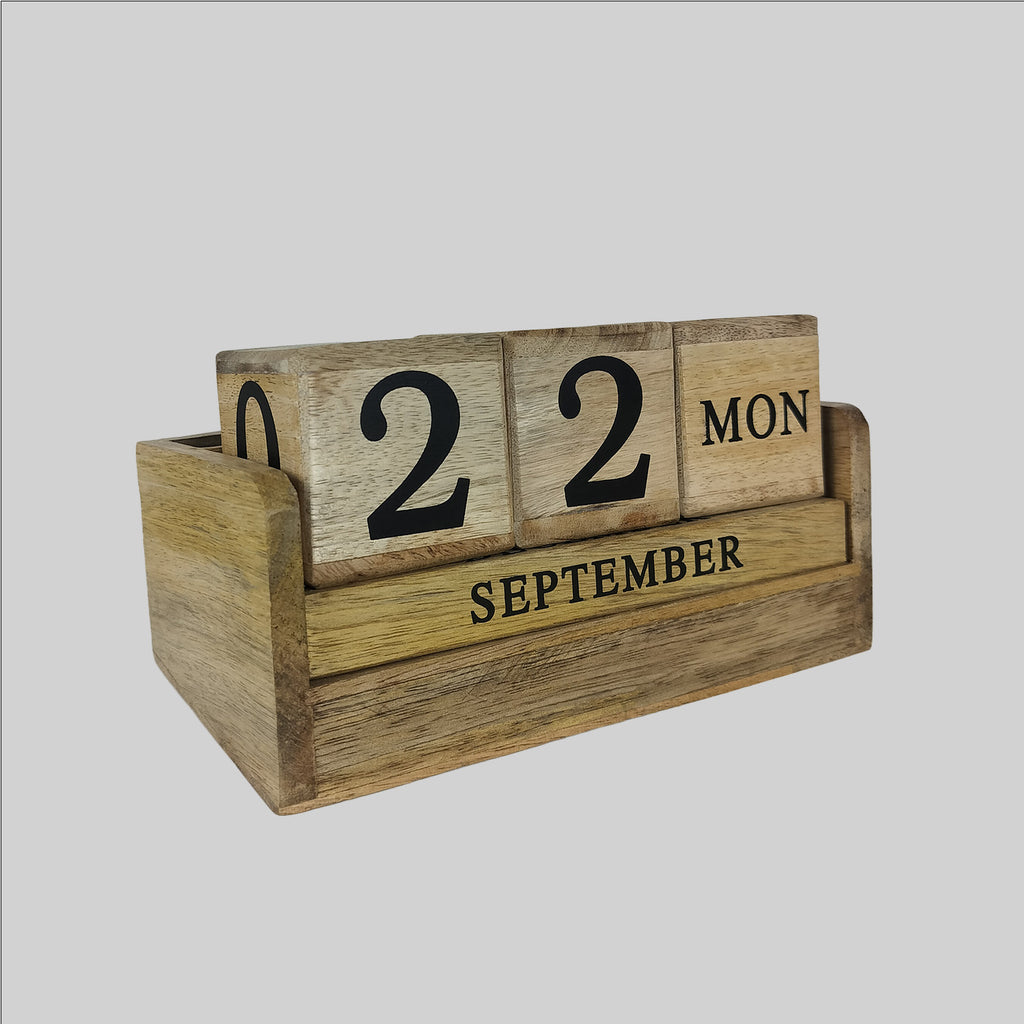 Calender with Pen Holder 8 in x 4 in x 4.25 in