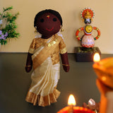 Afbeelding in Gallery-weergave laden, Kanmani Kerela Doll 10 in (Assorted Colours)